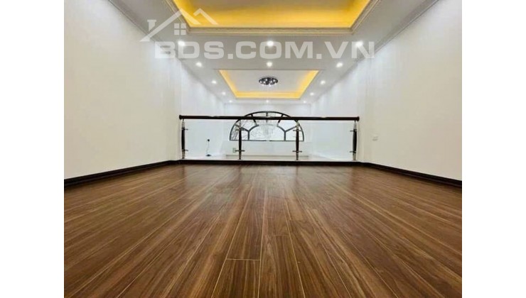 BÁN NHÀ ĐÊ LA THÀNH DIỆN TÍCH 30m2 5 TẦNG, NGÕ Ô TÔ VÀO, GIÁ 6 TỶ